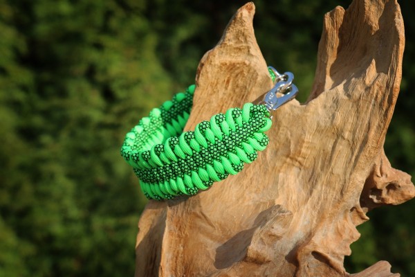 Paracordhalsband Neon Green & Neon Green Diamond 31 * 3,5